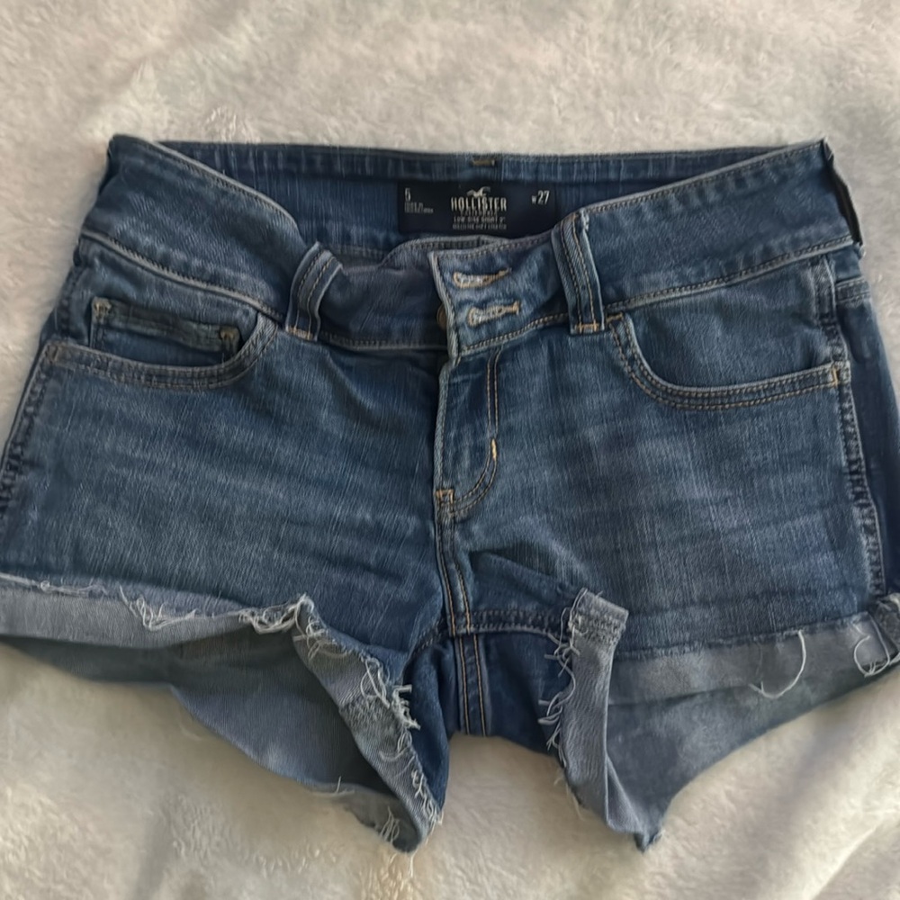 Hollister low rise 3 inch short